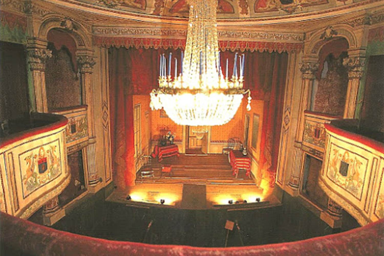 Le  château de Digoin à 24km