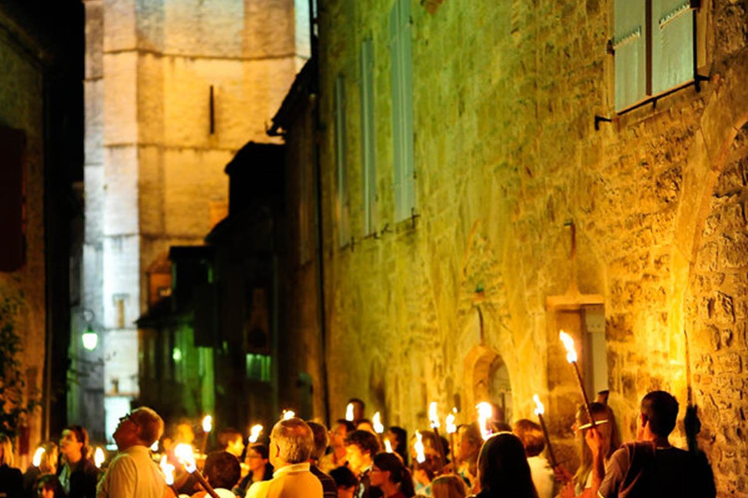 Soir d'été, visite de Martel aux flambeaux.