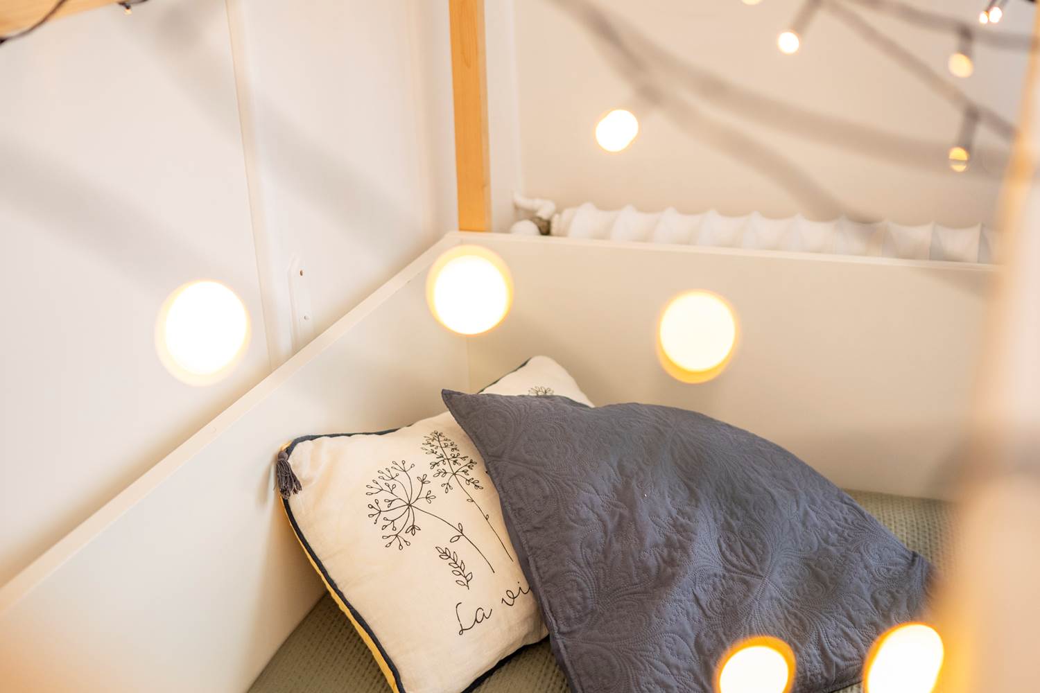 La_Grande_Maison-camille lit simple