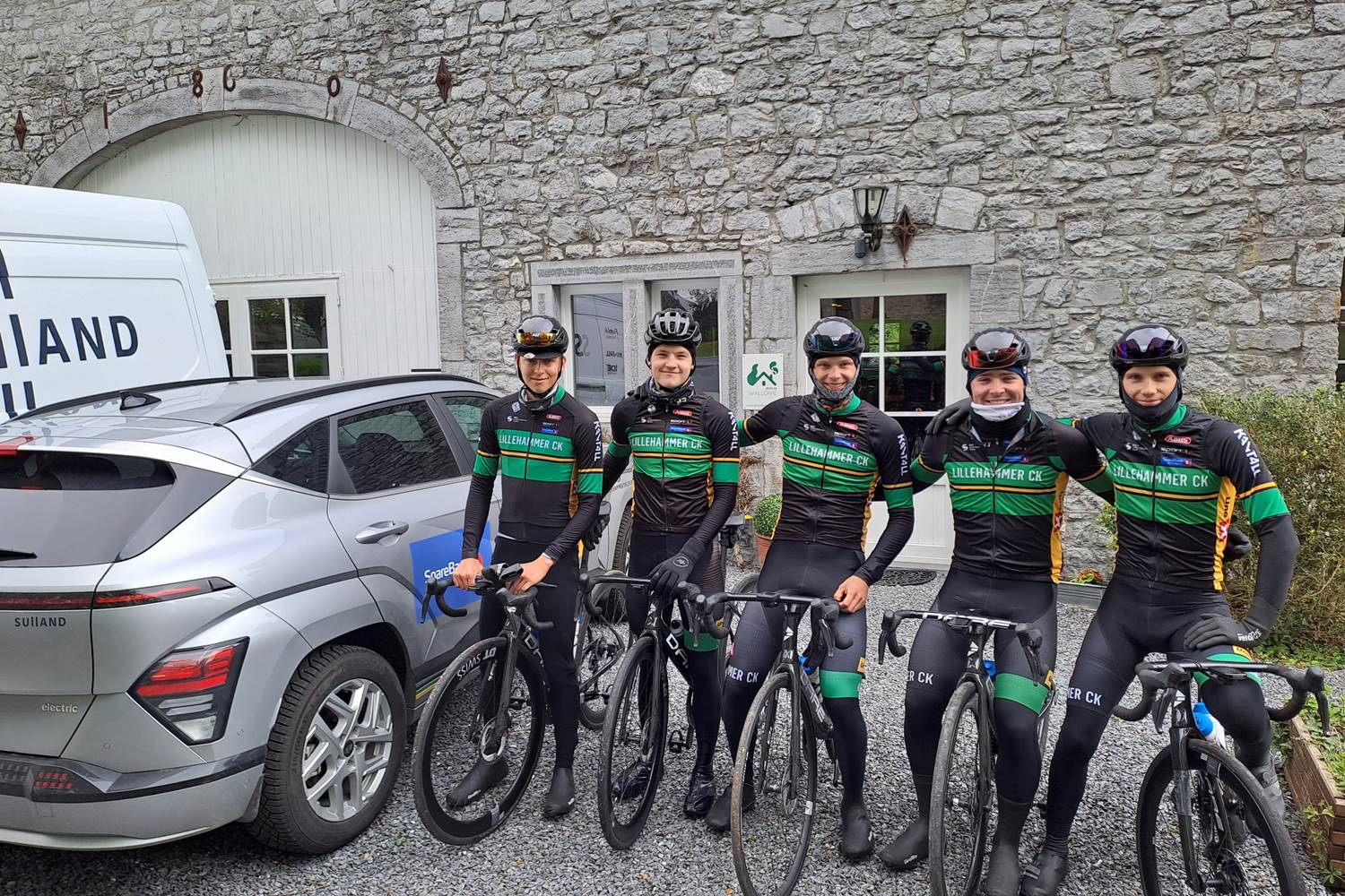 Equipe cycliste semi-professionnelle en séjour au gîte