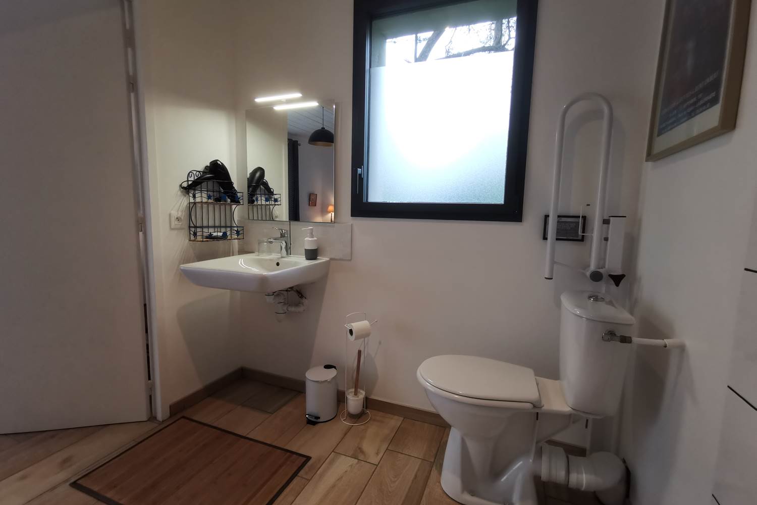 salle d'eau PMR, chambre Gingko, moulin de La Retardière