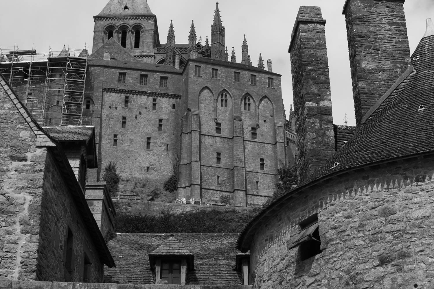La Basilique vue de la rue principale
