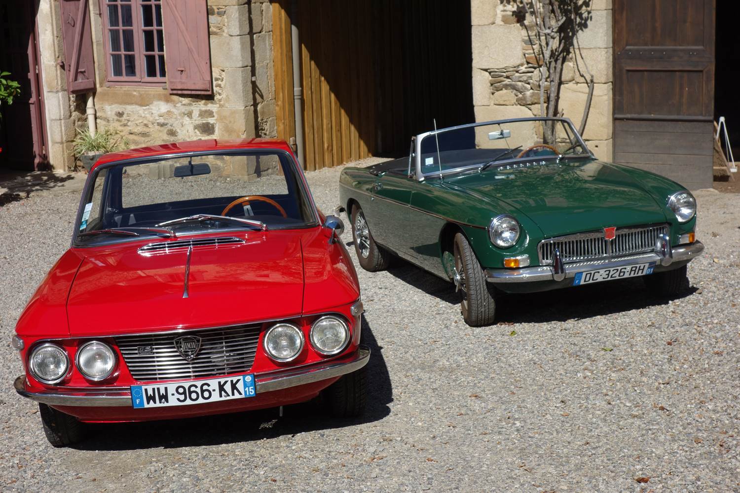 voitures anciennes de passage au Pradel