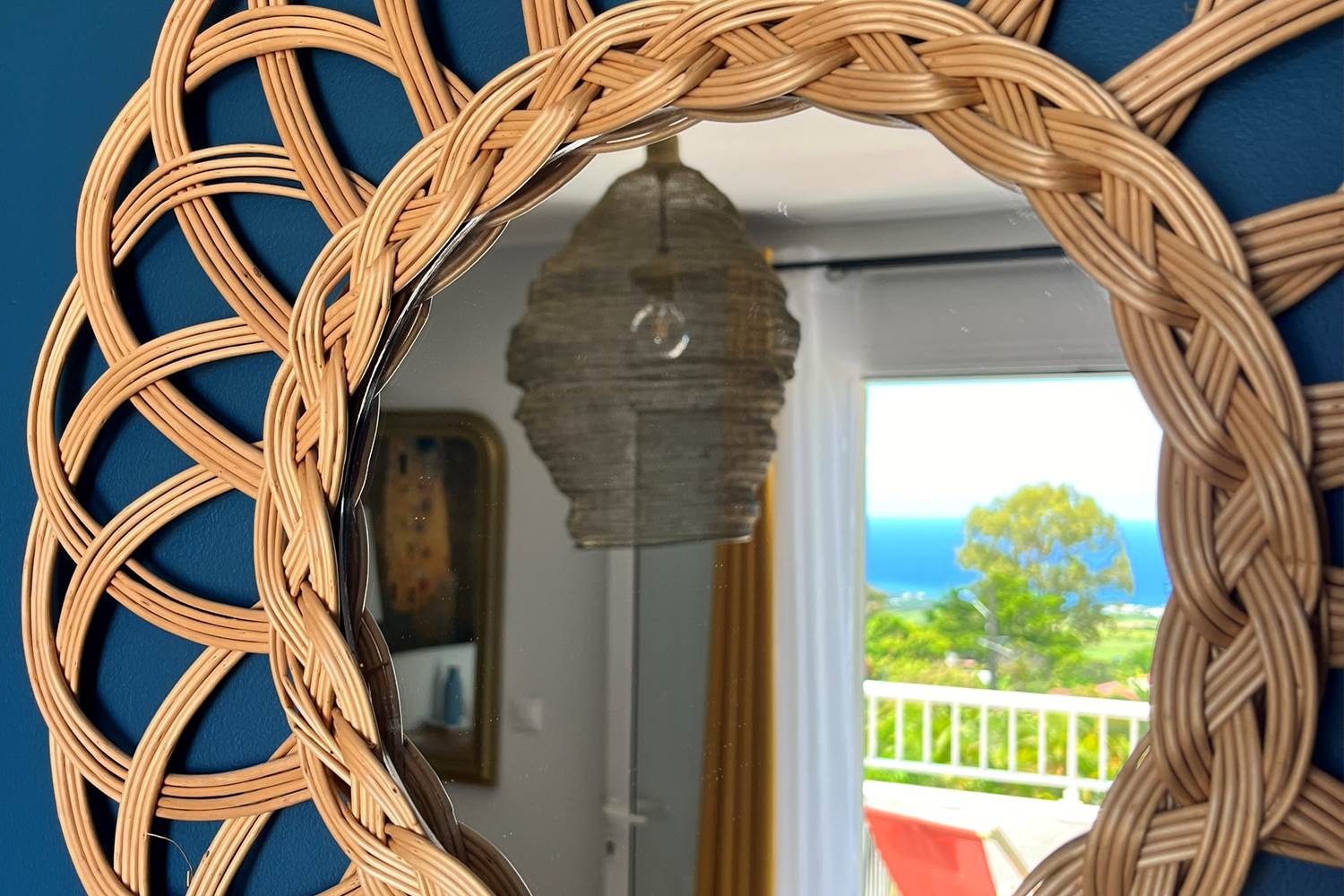 Chambre Tafia et sa terrasse vue mer, lit Queen-size et climatisation