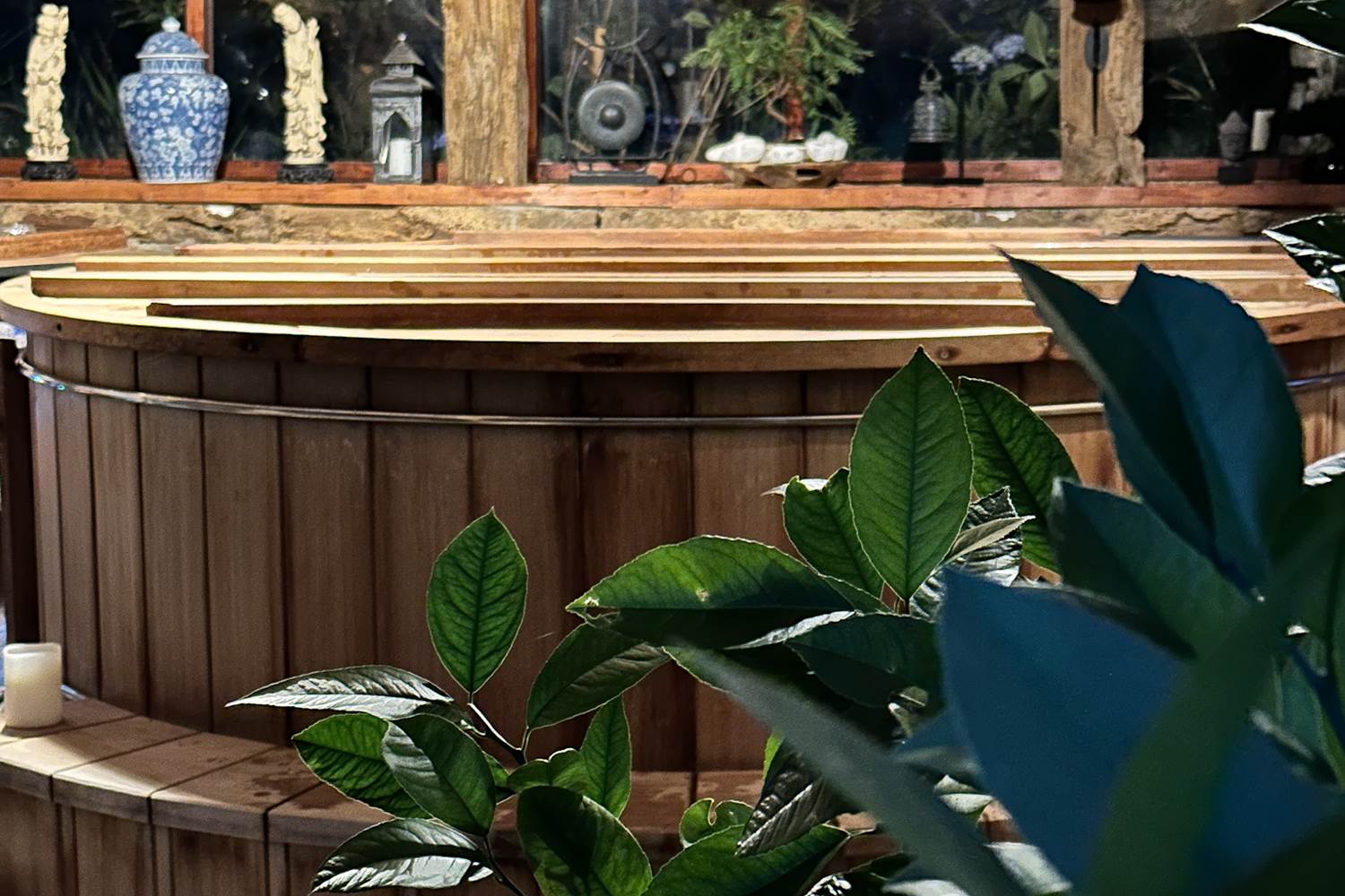 se délasser dans l'eau chaude du bain Ofuro de la Demeure du Porzou, un vrai plaisir!