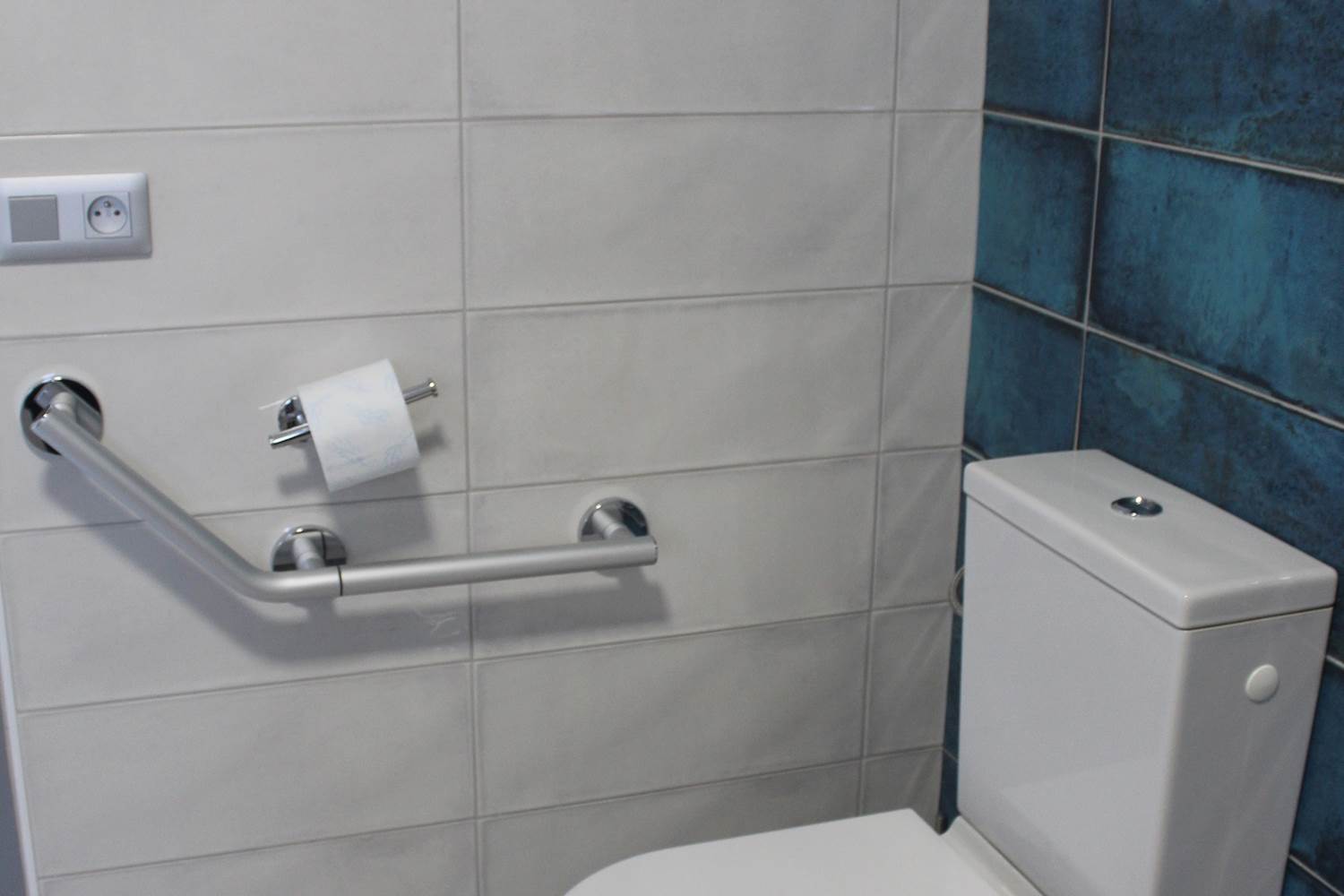 WC_avec_barre_d'appui