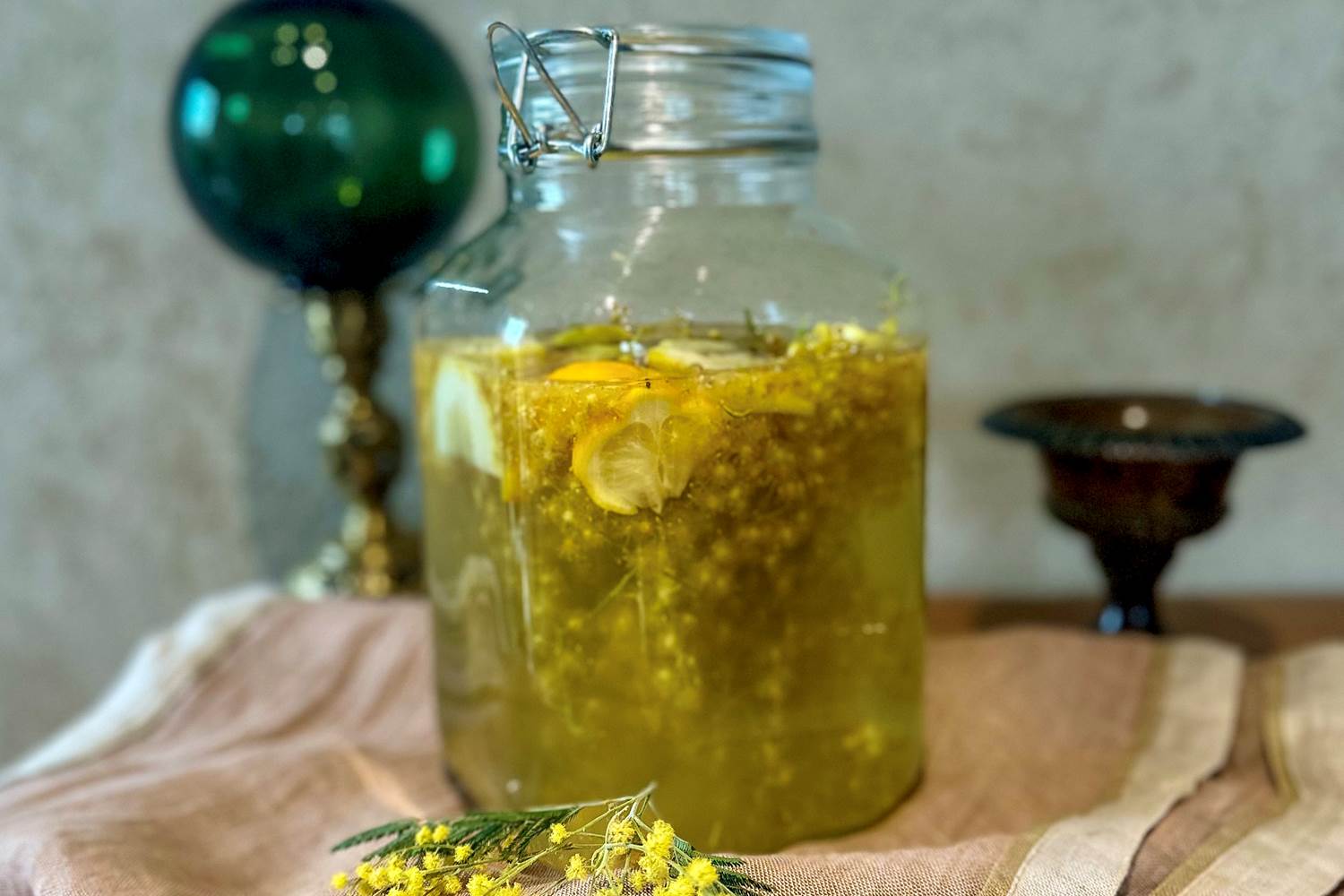 pétillant au mimosa en préparation pour nos hôtes