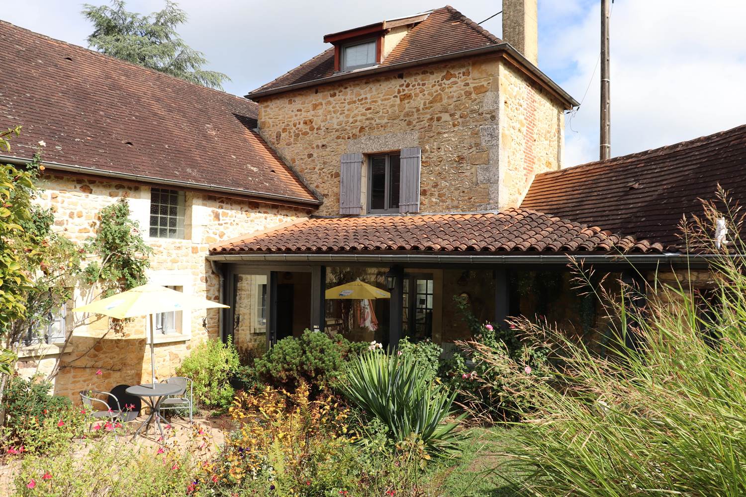 Les Charmes de Sarlat - Chambre d'hôte Sarlat - Facade maison - verranda