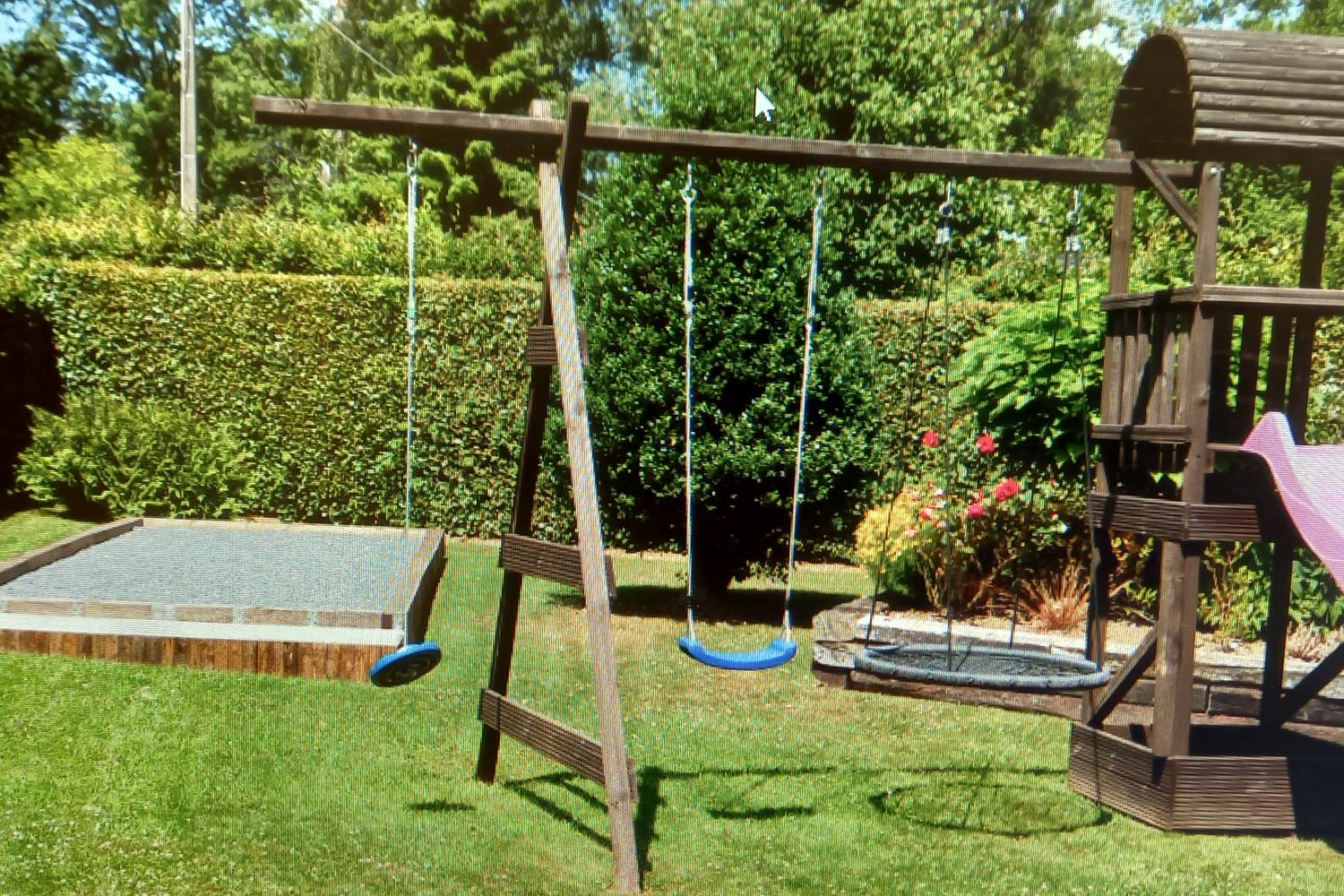 Notre jardin et son espace jeux