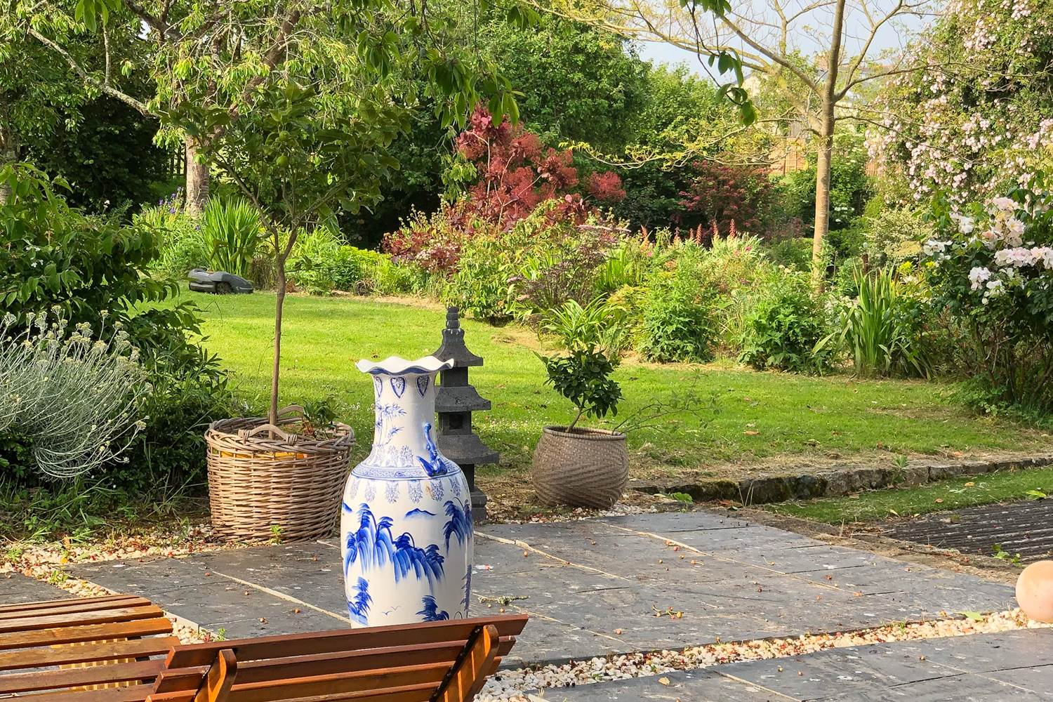 vue magnifique sur le parc depuis l'espace bien-être, un cadre enchanteur pour se relaxer et prendre le temps