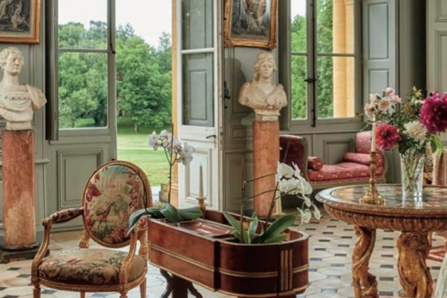 Le  château de Digoin à 24km