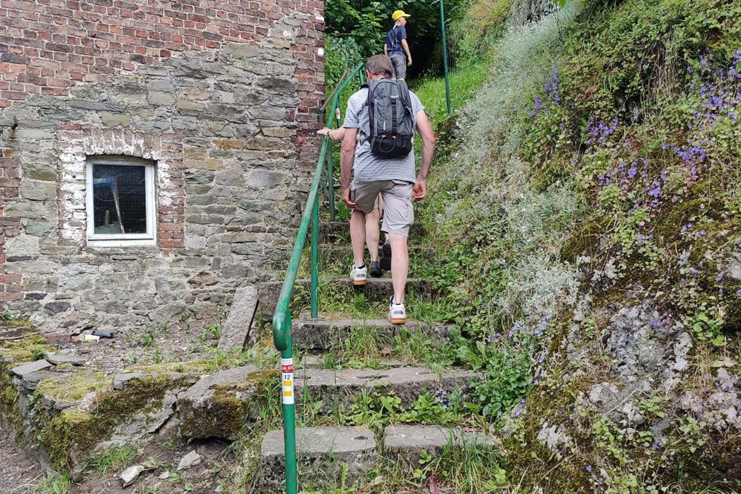 Tout le monde en rang pour la montée