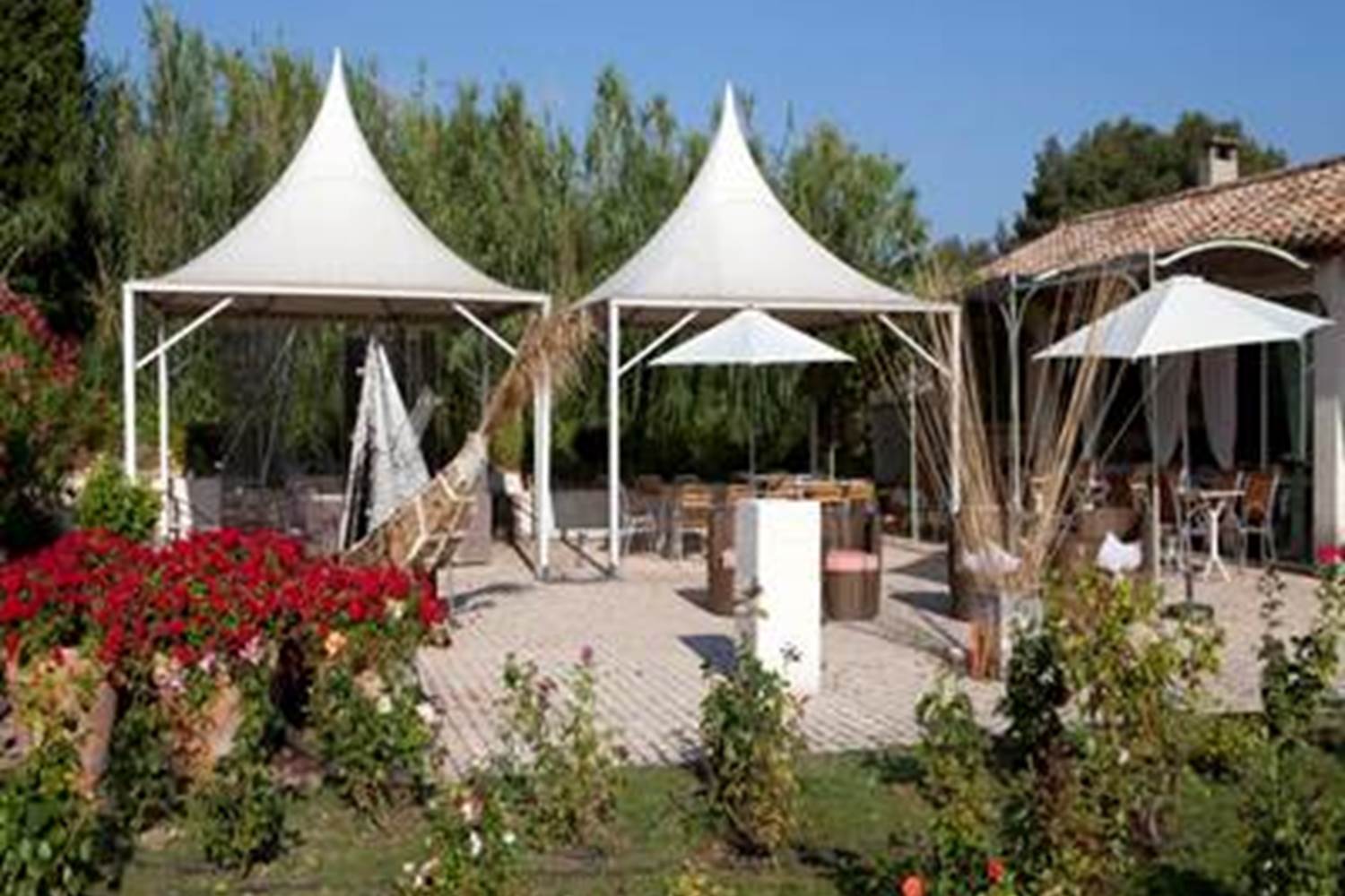 terrasse devant la salle à manger