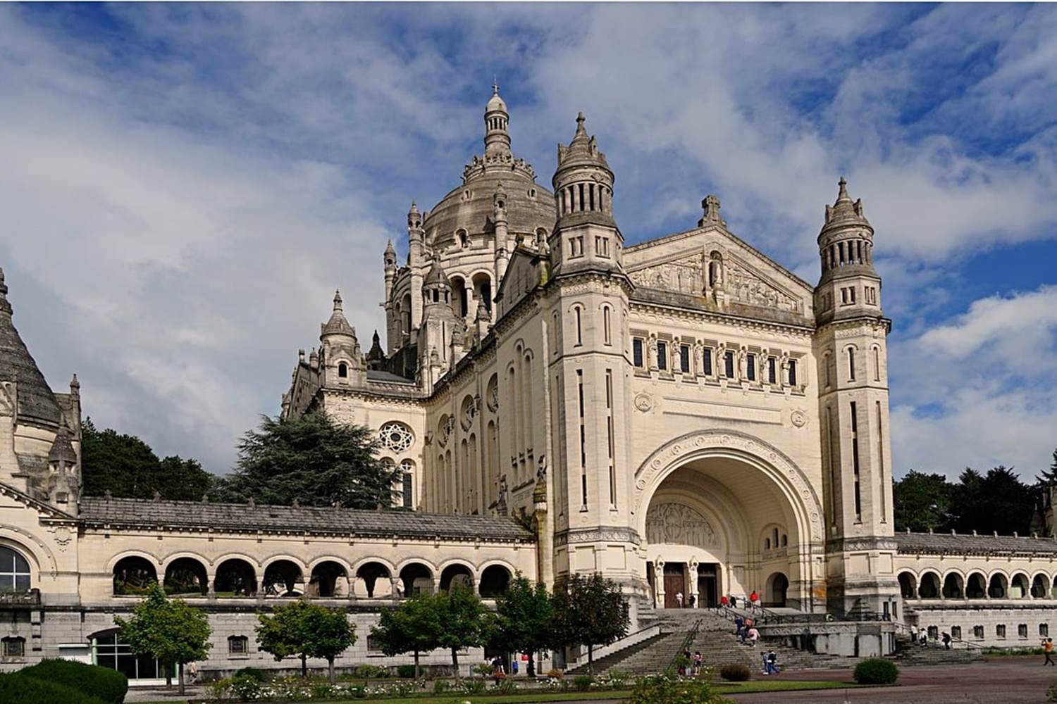 Basilique Lisieux - gîte de groupe 10 - 14 personnes Valorbiquet