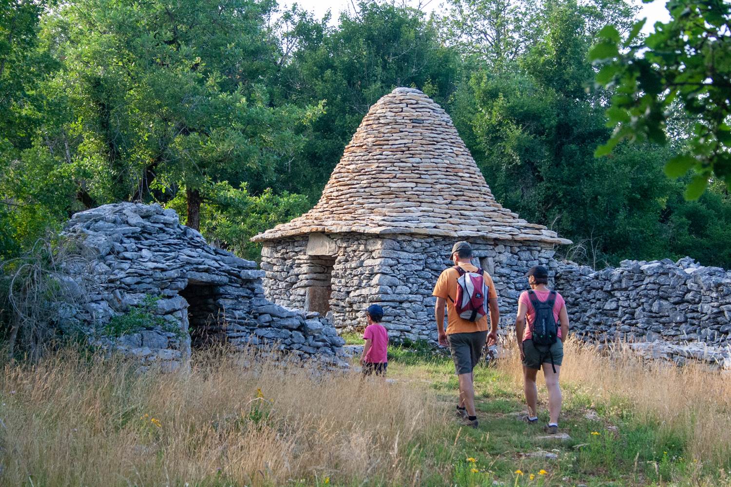 Randonnée en famille, découverte des cazelles
