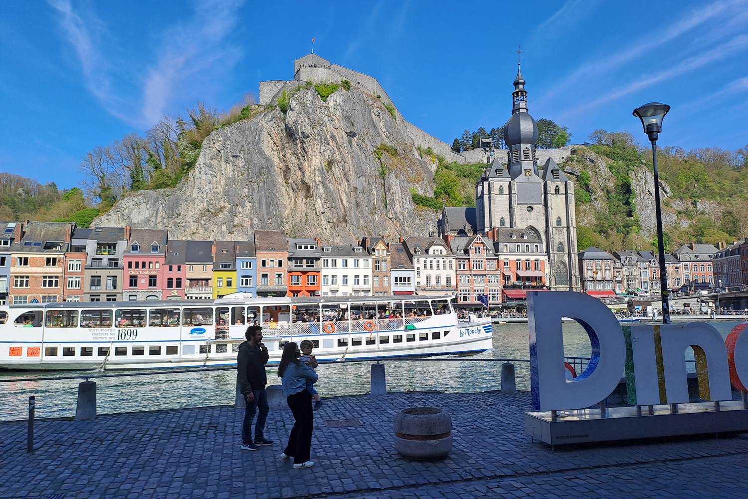 Dinant, la Meuse, la collégiale et la citadelle