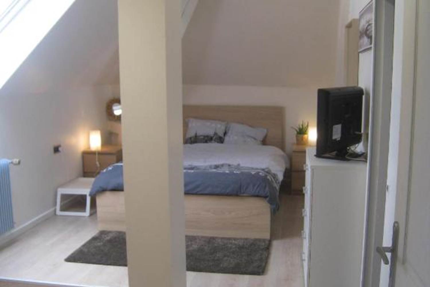 CHAMBRES-GUEBWILLER-Chambre-Double-avec-Salle-de-Bains-Privative-2-personnes-La-Chambre
