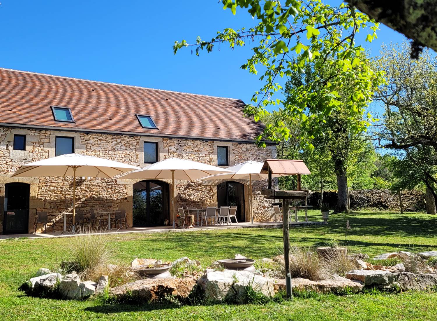 Les Enclos Secrets - Facade et Terrasse Sud