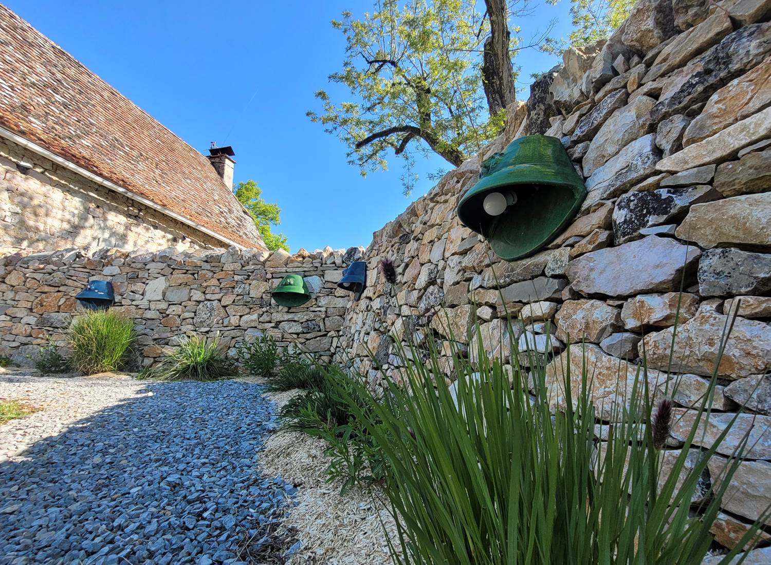 Les Enclos Secrets - Chemin d'accès au Spa
