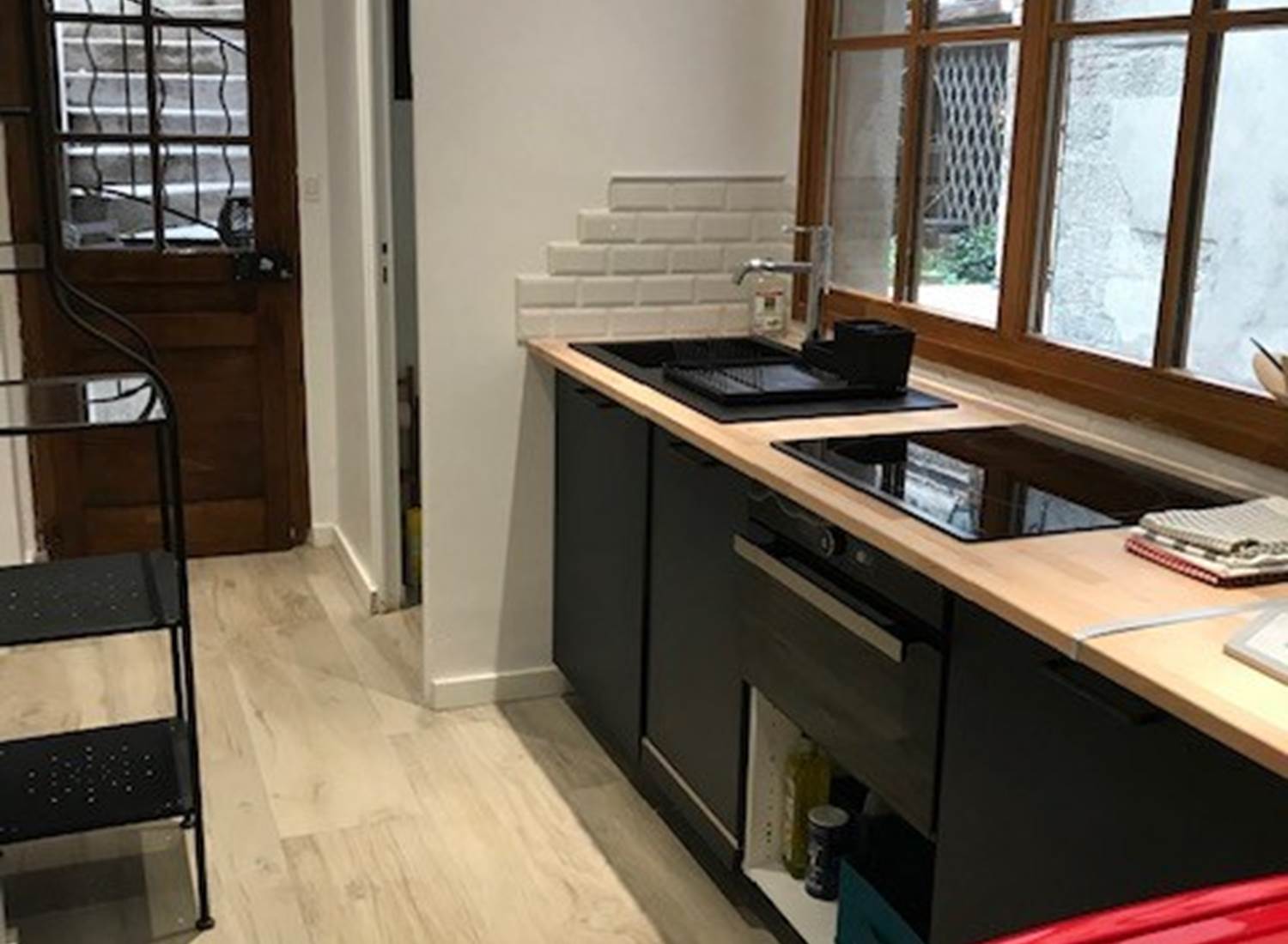 Blue : cuisine, accès cour intérieure