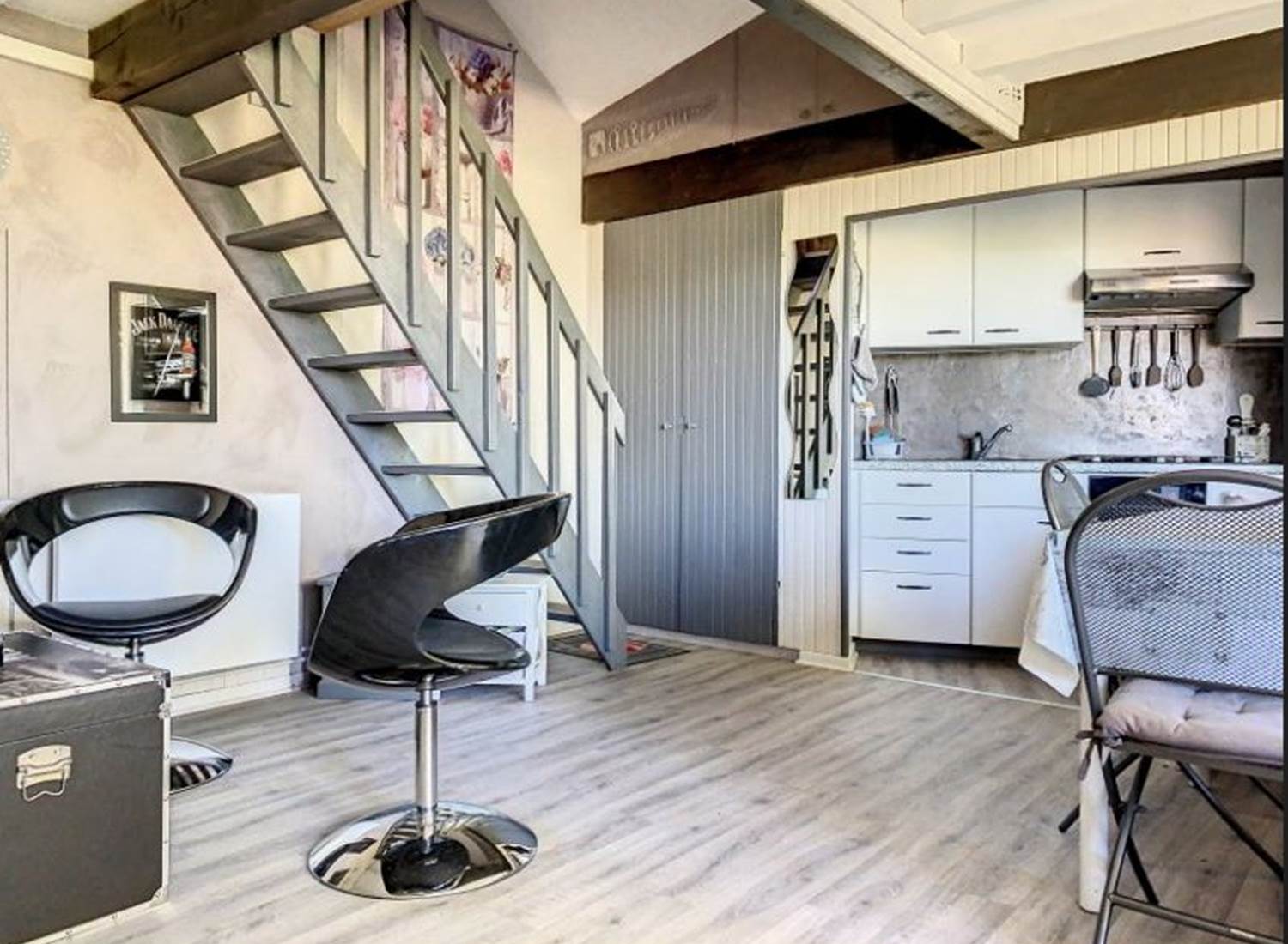 Pièce de Vie / Refuge Ecureuil Métabief Magic Pass Suisse