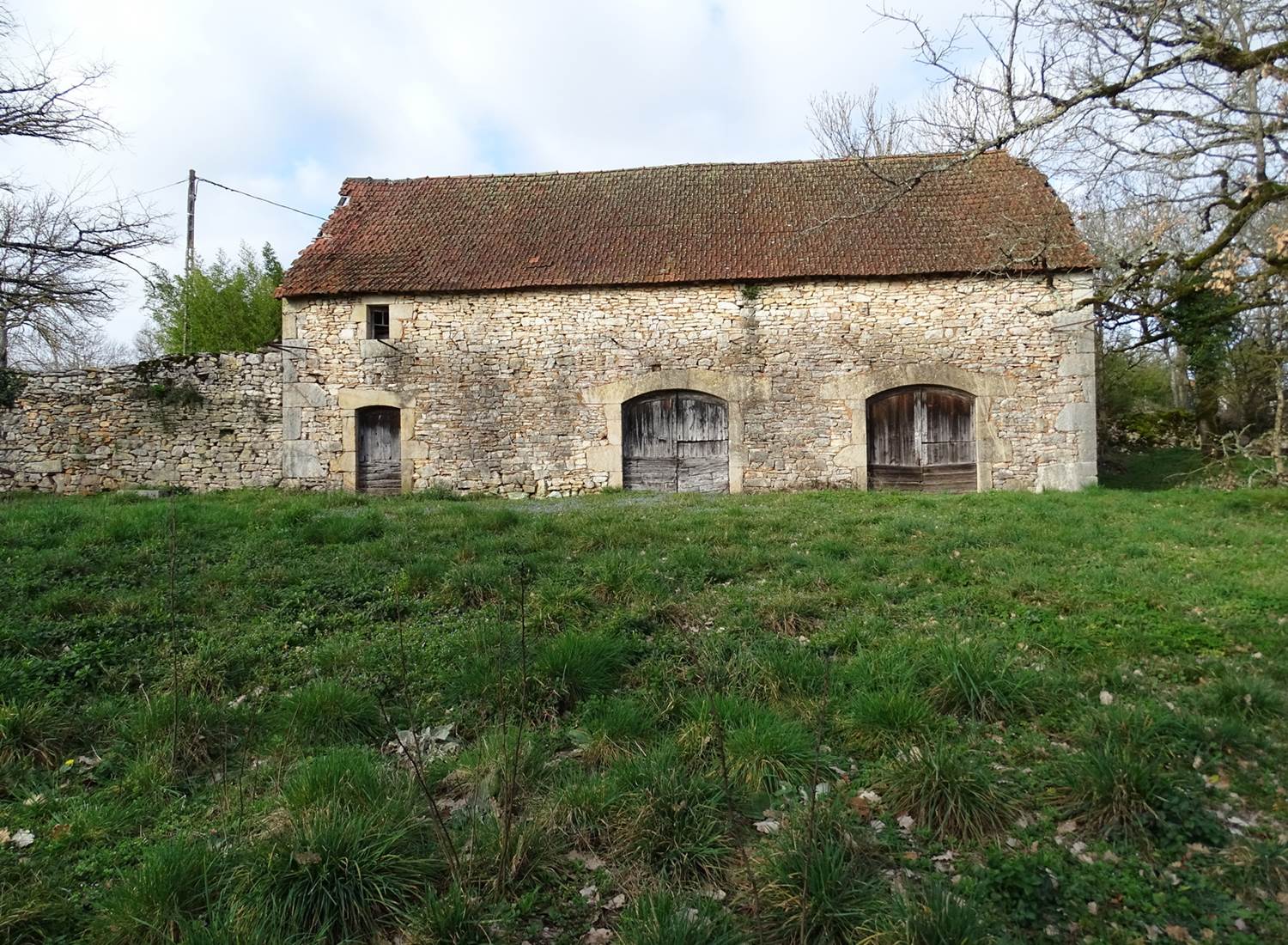 Les Enclos Secrets - La Grange avant travaux