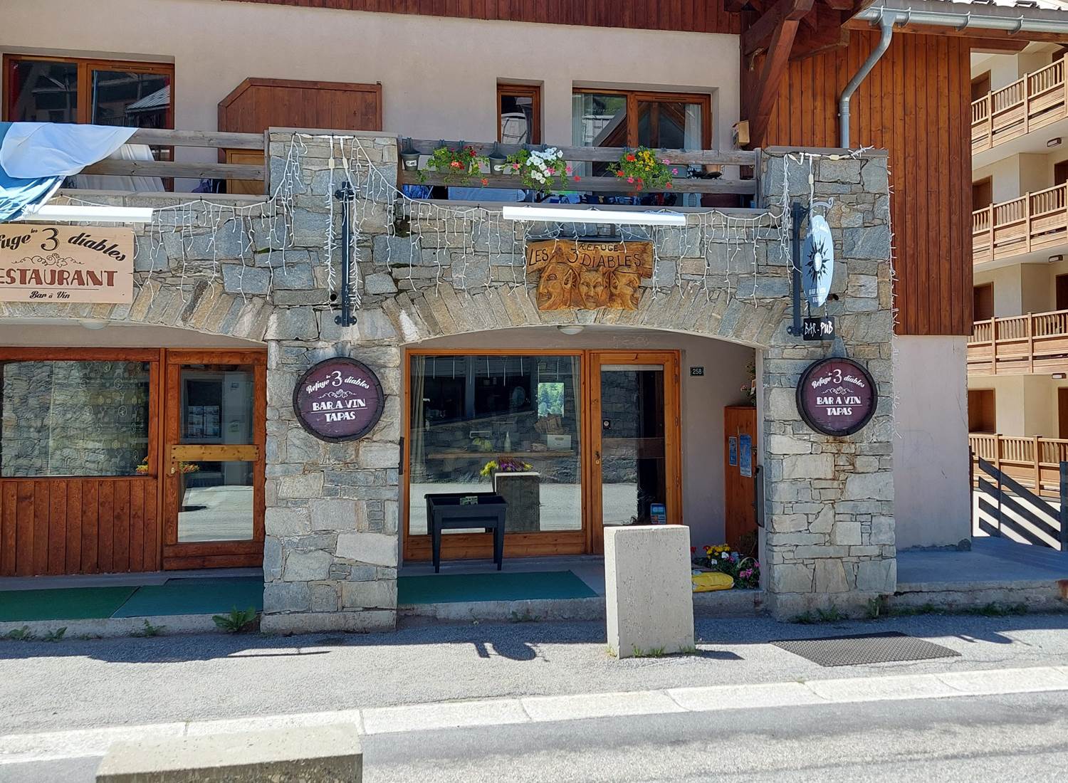 RESTAURANT LES TROIS DIABLES