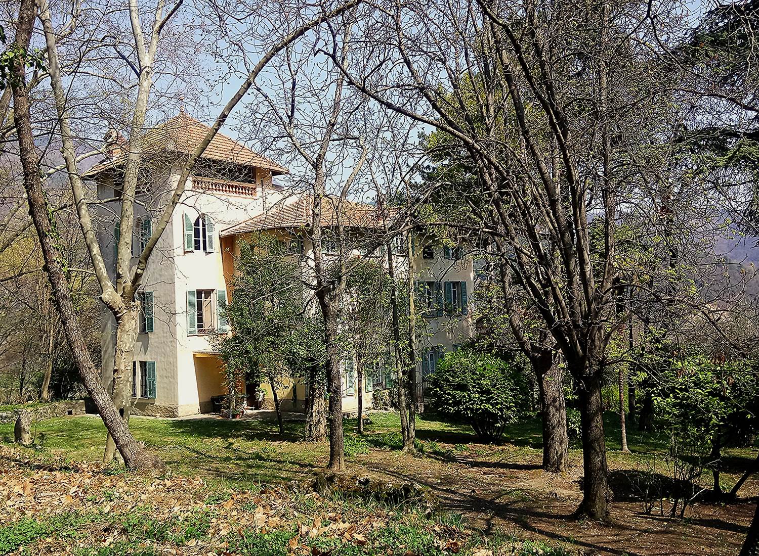 Vue depuis le parc côté Sud et Ouest