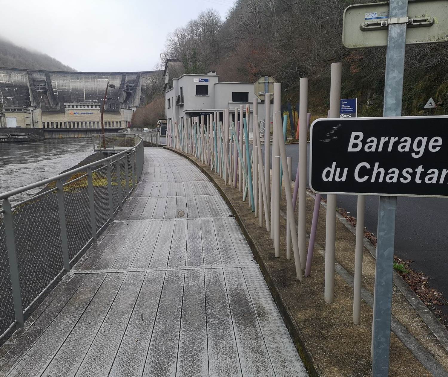 Chemin  du  parking à l'espace odyssélec
