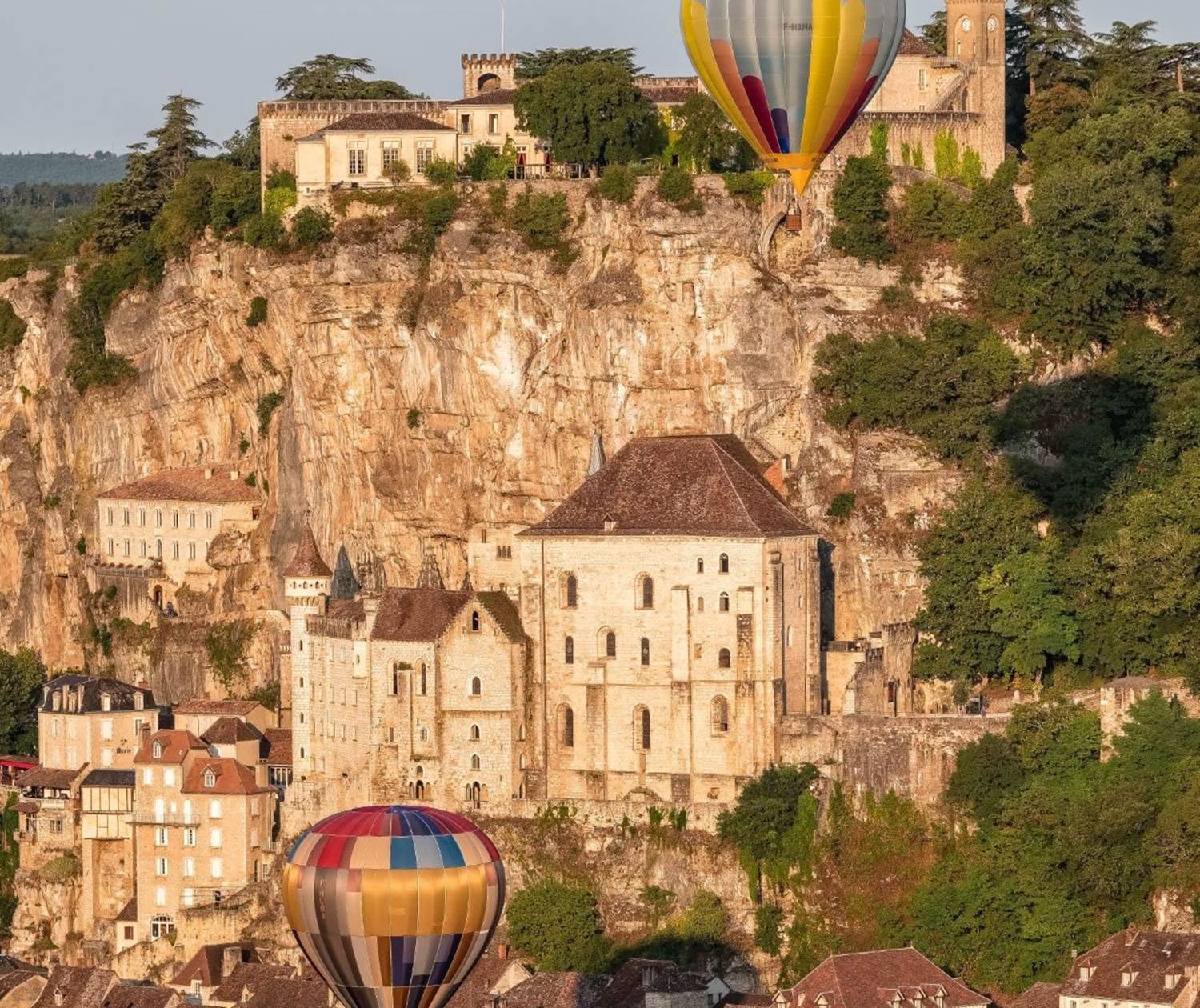 Décollage de montgolfières à Rocamadour Lot Tourisme - Teddy Verneuil 180816-083936