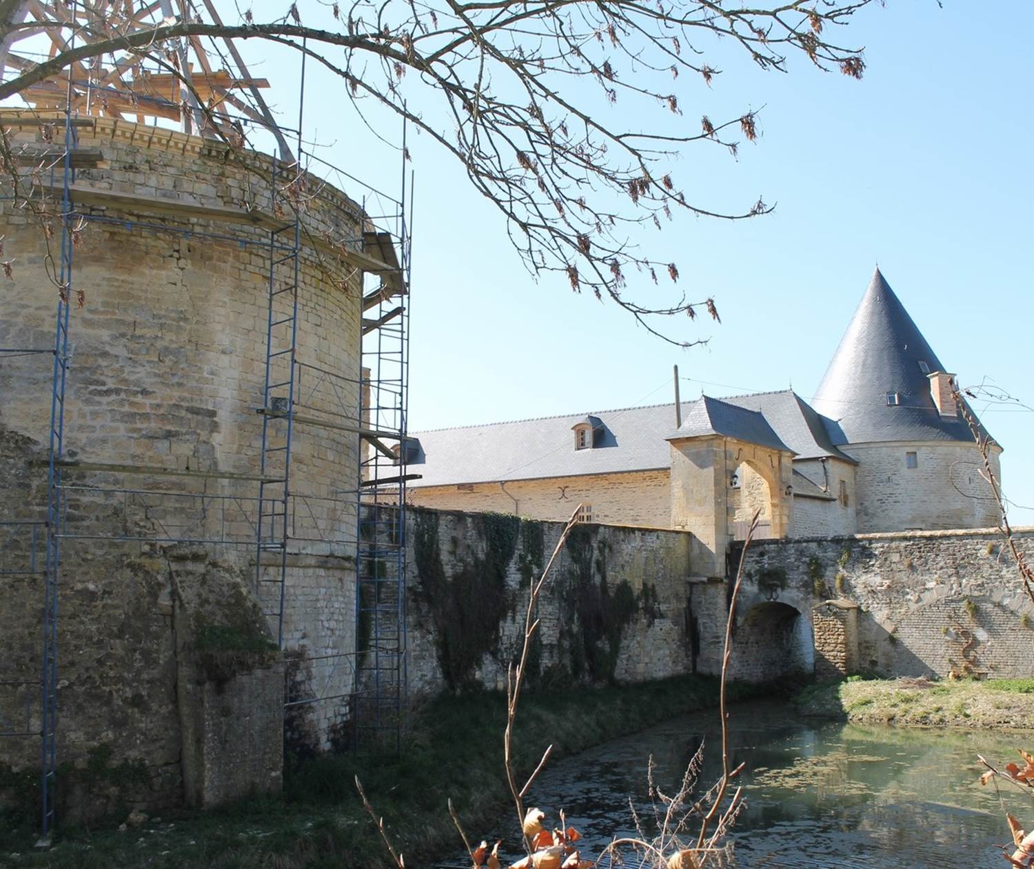 chateau de charbogne mars 2014