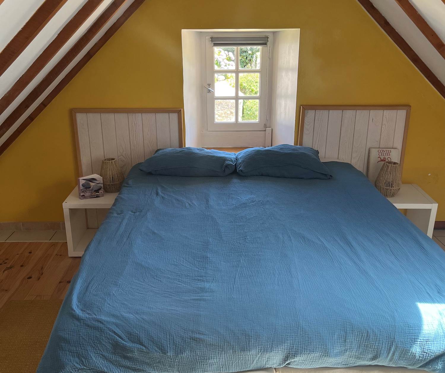 Une chambre (un lit double ou deux lits simples)