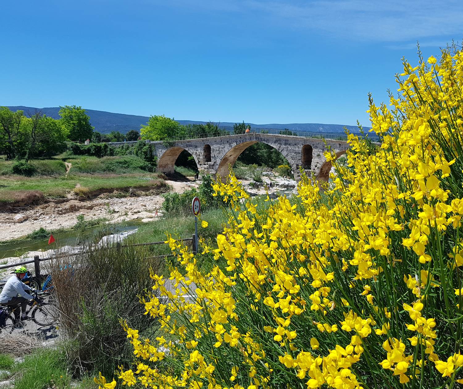 Veloroute_du_Calavon à Pont_Julien dans le Luberon