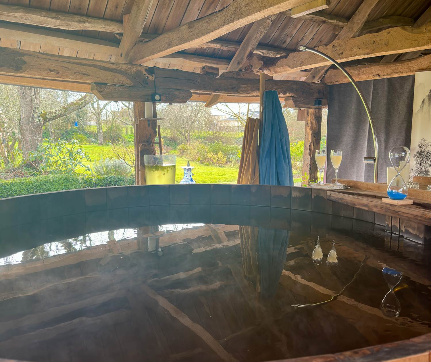 profiter des bienfaits de l'eau chaude reminéralisée au sel d'Epsom du bain Ofuro