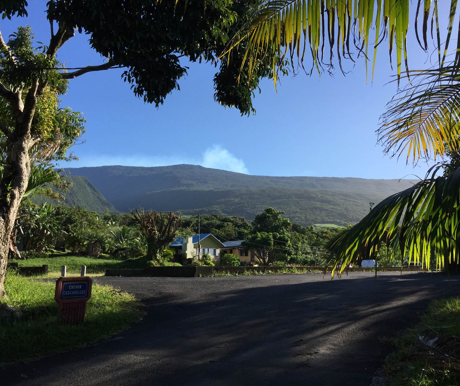Vue du village sur le volcan