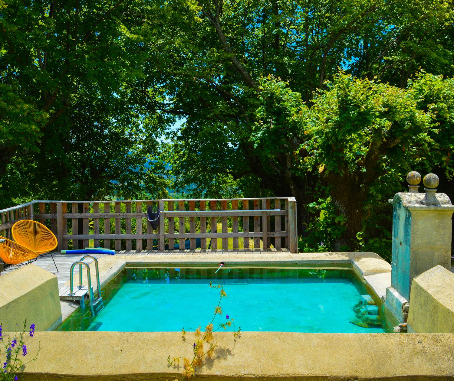 Le bassin de la Bastide du Claus et son eau de source