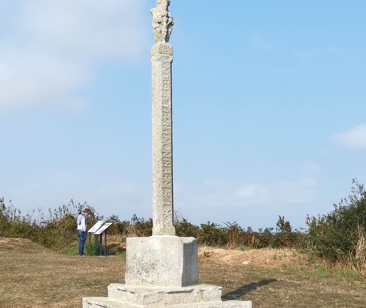 La croix des veuves à Ploubazlanec