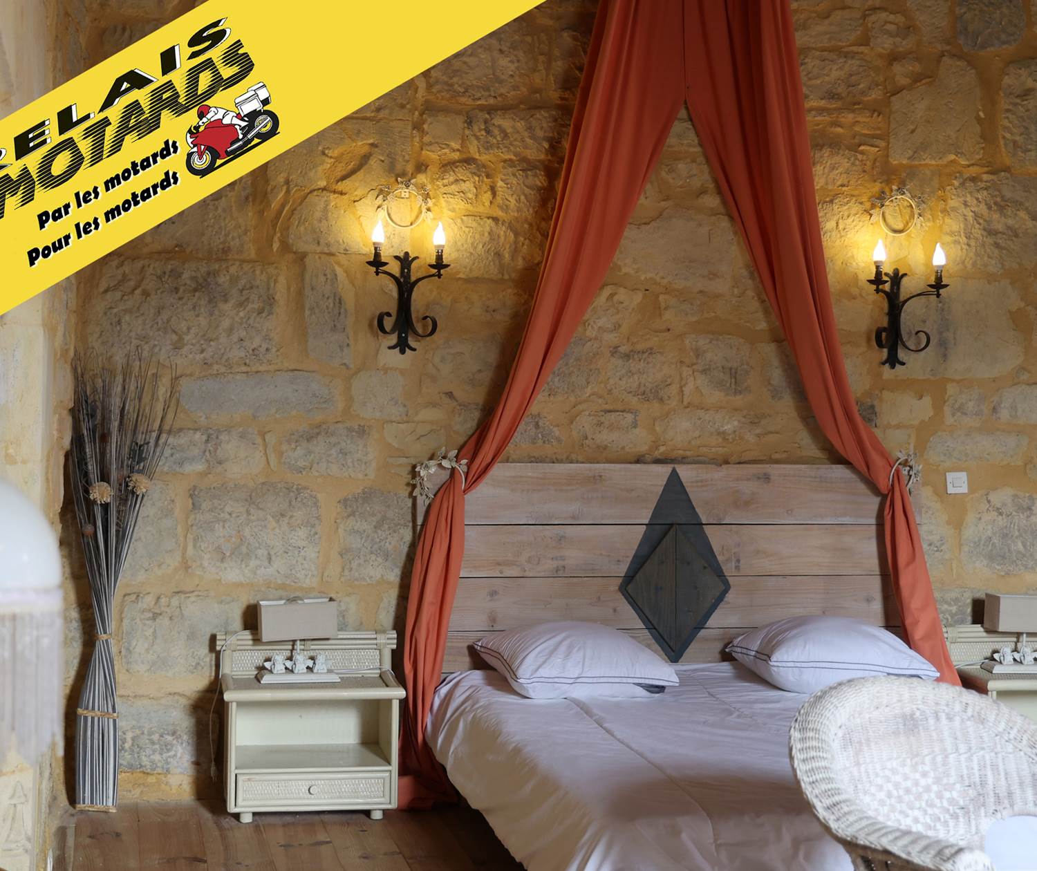 Pause au Relais Motards du Château de Saint-Chamarand, hébergement convivial pour motards dans le Lot