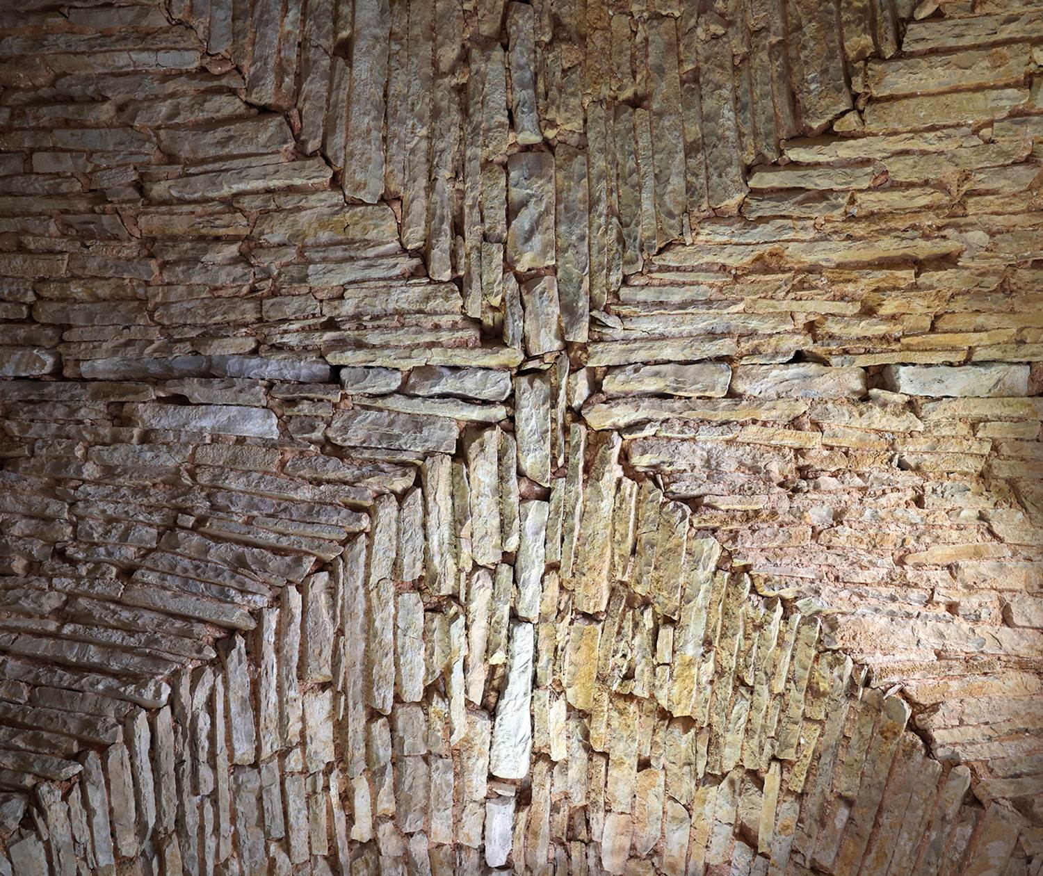 voute remarquable millénaire au Château de Saint-Chamarand dans le Lot