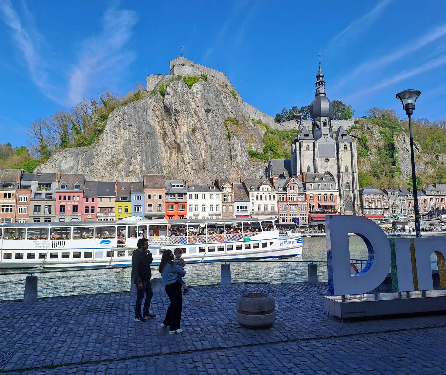 Dinant, la Meuse, la collégiale et la citadelle