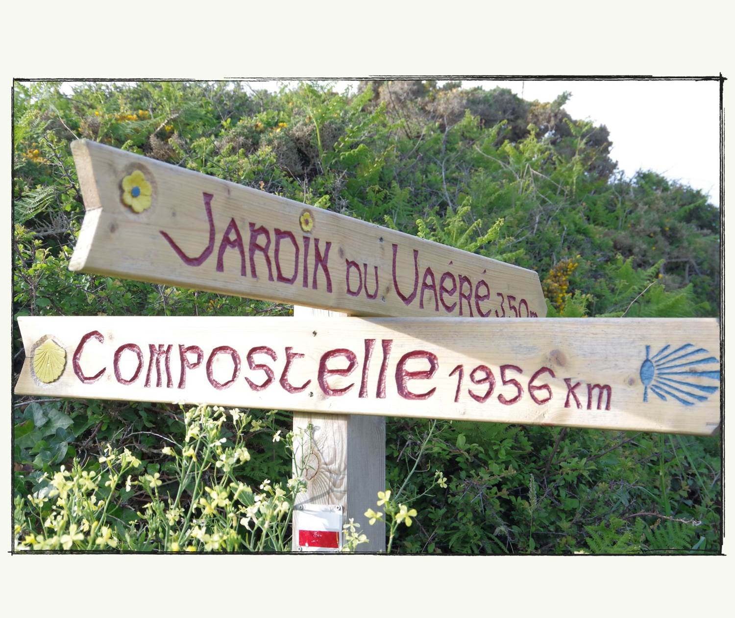 A Saint-Mathieu, point de départ du sentier de Saint-Jacques de Compostelle
