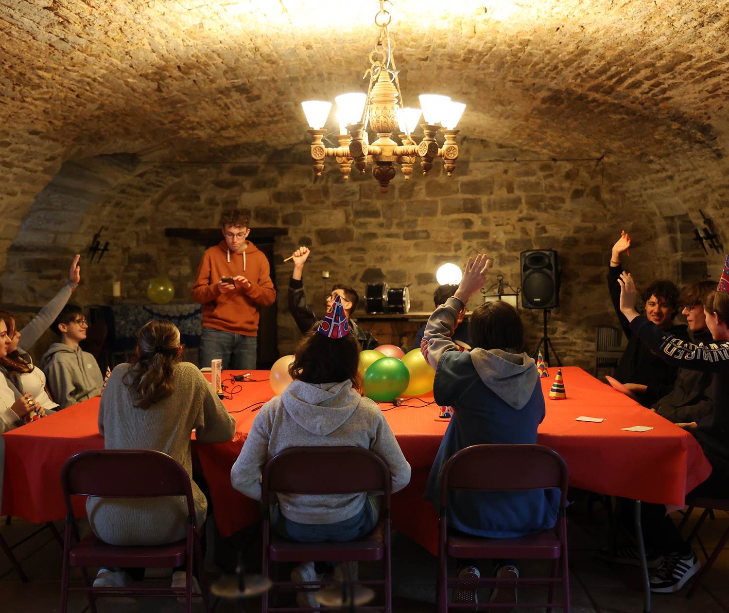 Soirée loup garou dans la salle voutée au Château de Saint-Chamarand dans le Lot