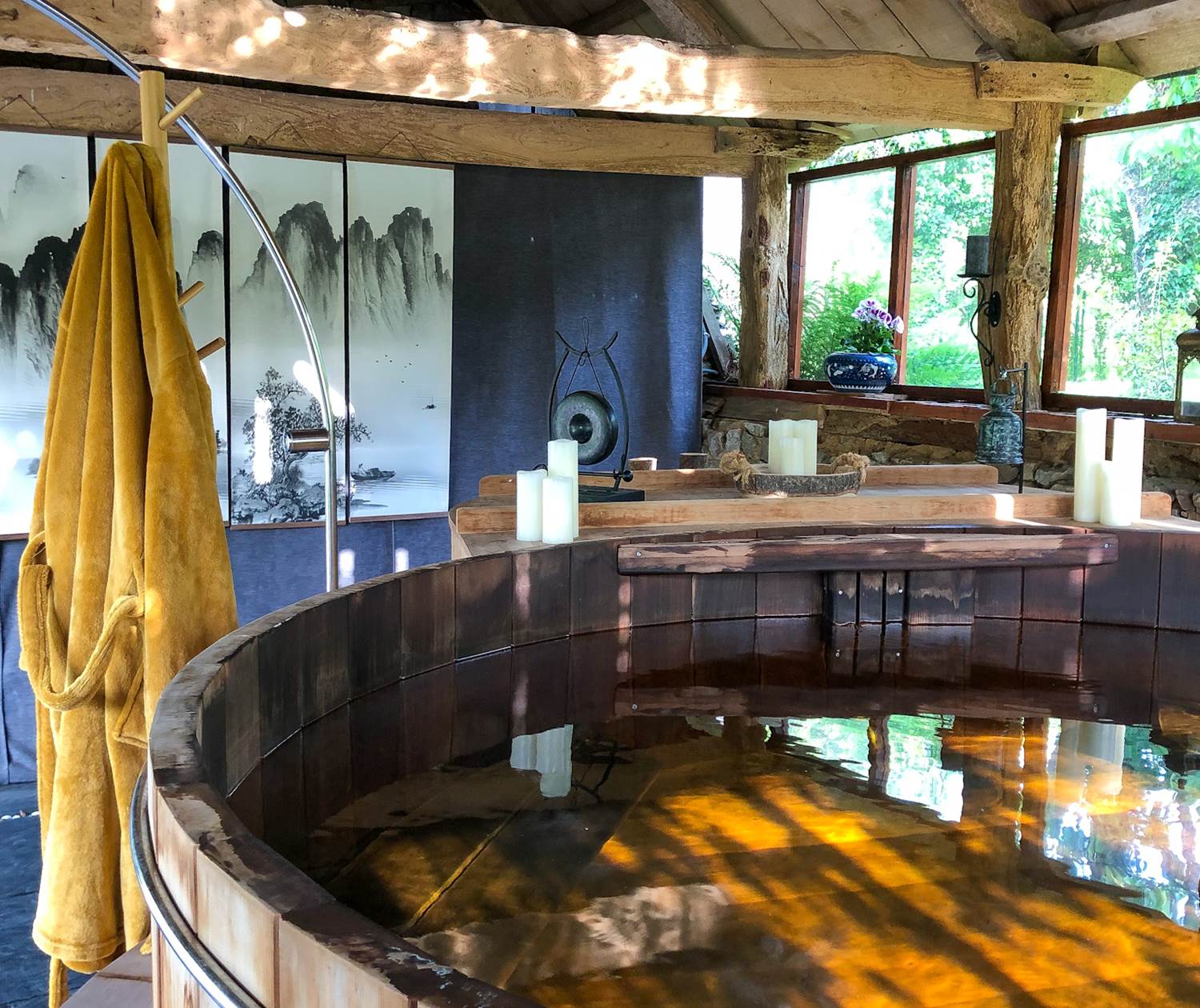 détente absolue dans le bain chaud Ofuro