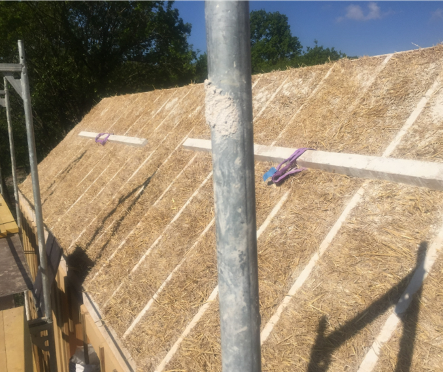 Bottes de paille dans tous les murs
