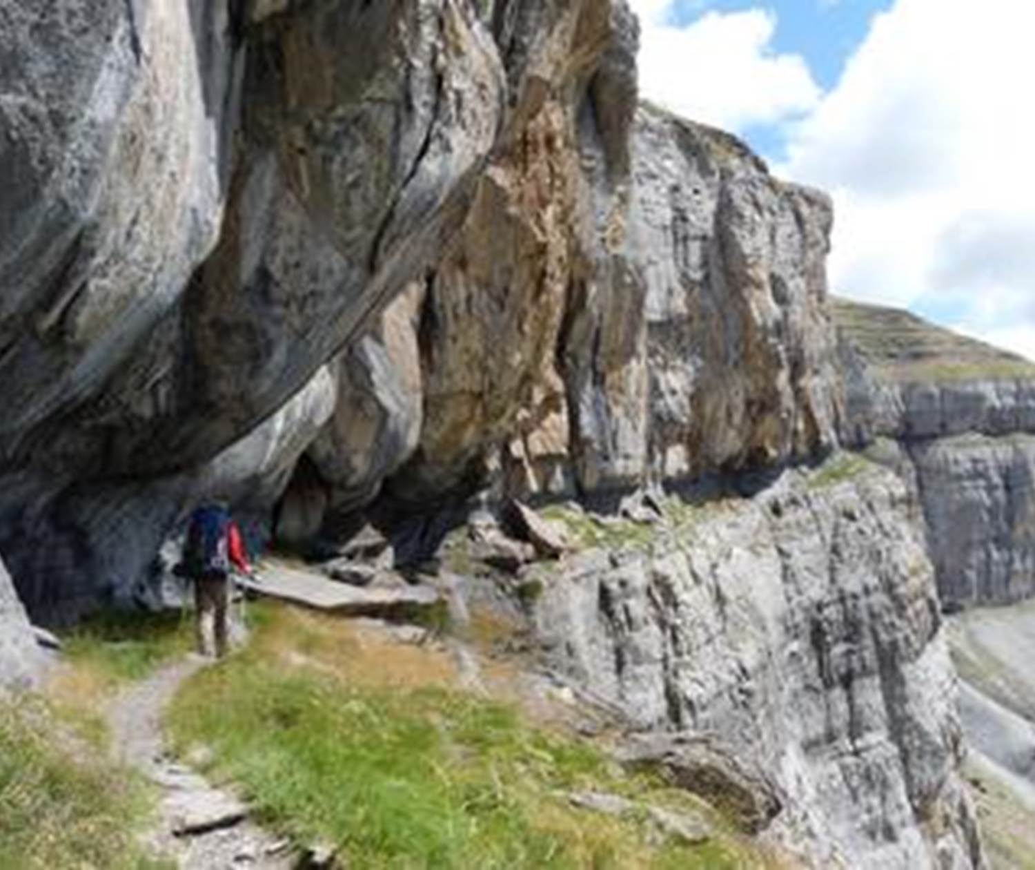 Randonnée sur la vire des fleurs au dessus du canyon d'Ordesa