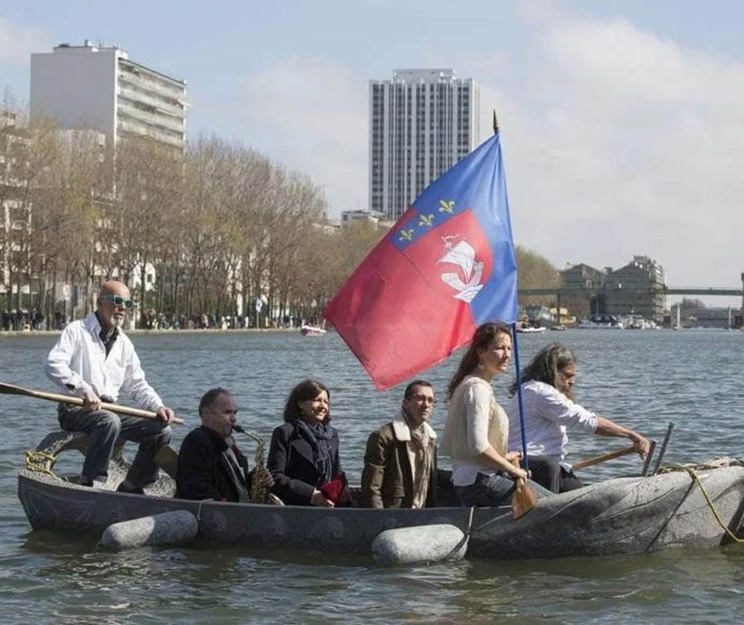 Le bateau de pierre flotte vraiment !