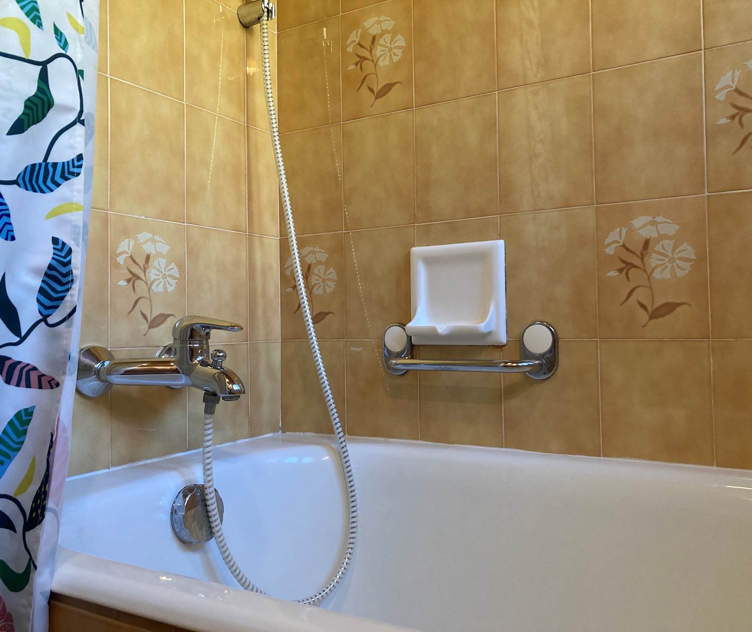 Salle de bains et wc séparés à l'étage