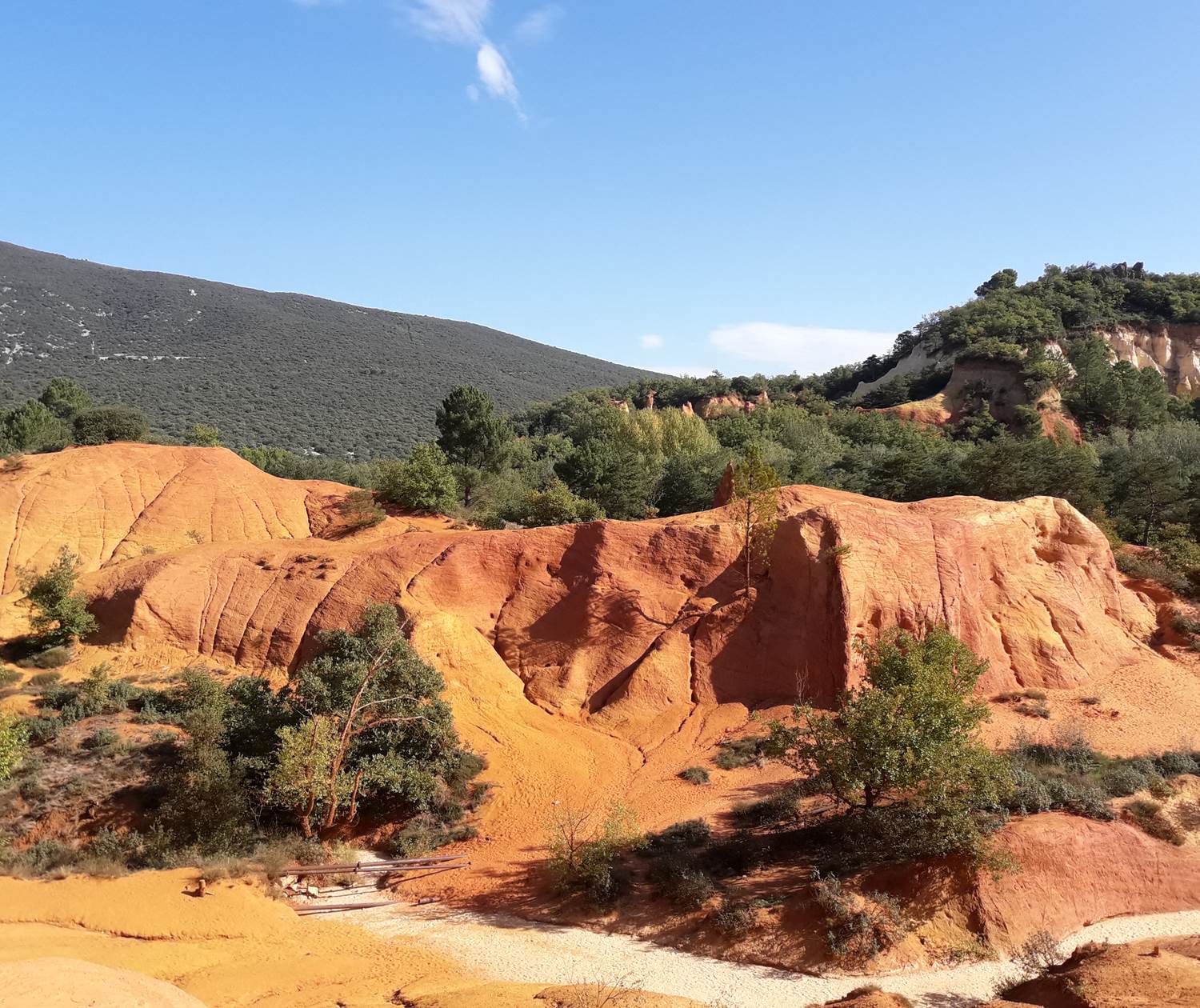 Les ocres du Colorado Provençal à Rustrel près de Saint-Saturnin les Apt
