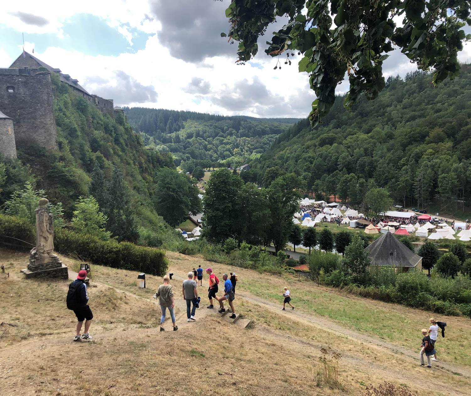 Prise du château au moment des Médiévalles.