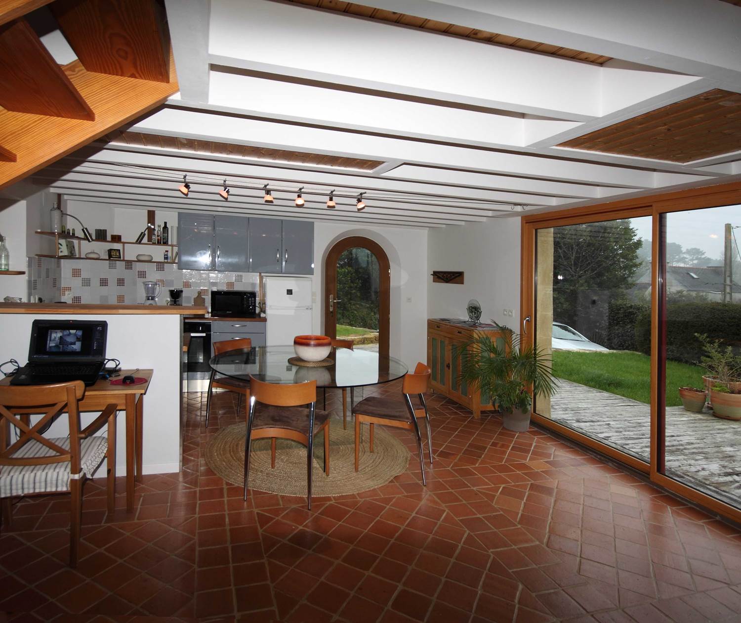 cuisine, table à manger, terrasse